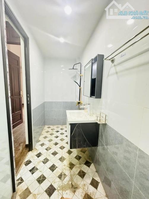 Lê Trọng Tấn, Phân lô Oto tránh, Sát phố, Ngõ thông, 5 tầng TM. 57m, MT5m. 17.8 tỷ - 8