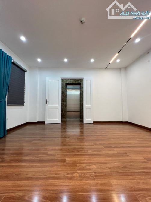 Siêu Phẩm! Chỉ 10 Tỷ , Bán Nhà Phú Thượng, Tây Hồ - Gần Đường Đôi - Gara Ô tô - 7 Tầng - 8