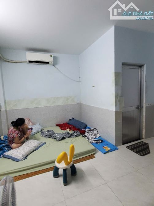 Giảm giá 2 tỷ. Bán gấp 2 căn nhà mặt tiền trước sau đường Huỳnh Tấn Phát. Giá 70tr/m2 - 8