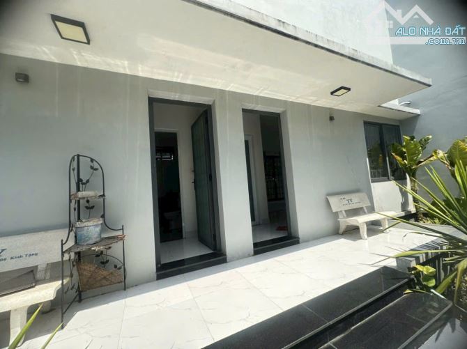 Nhà vườn Thạnh Đức, Bến Lức tổng dt 2447m2 giá 7,5 tỷ - 9