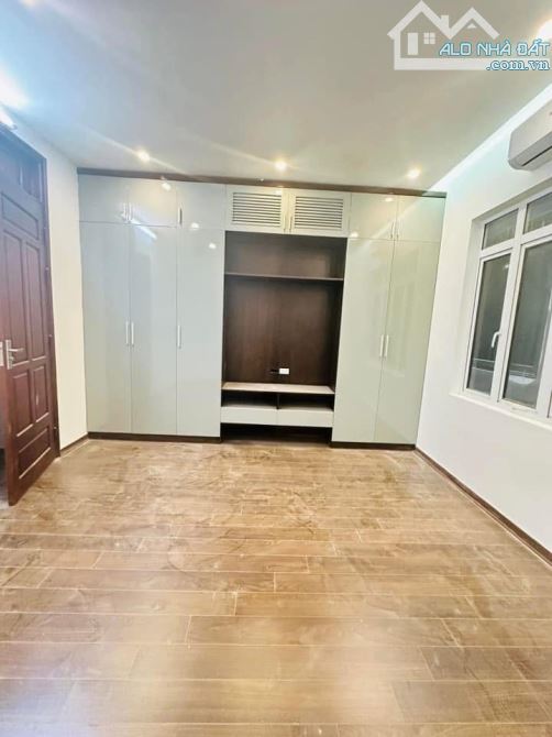 Lê Trọng Tấn, Phân lô Oto tránh, Sát phố, Ngõ thông, 5 tầng TM. 57m, MT5m. 17.8 tỷ - 9