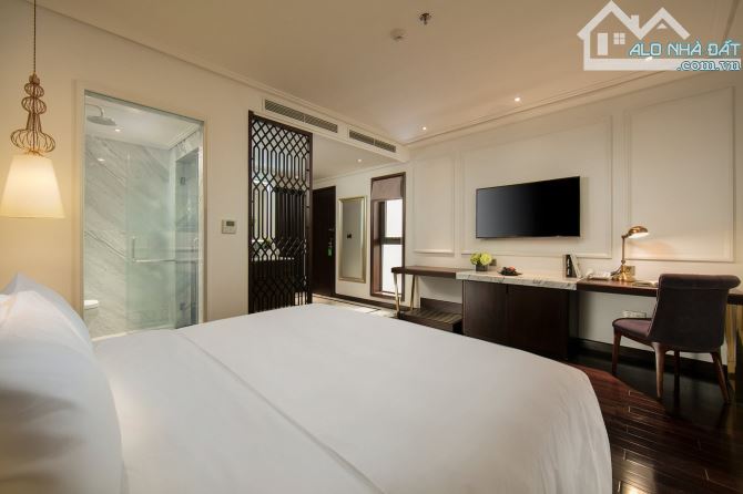 Bán khách sạn mặt phố Hàng Bông chỉ 330 tỷ, 345m2 x 15 tầng Vip, 98P, dòng tiền 45 tỷ/năm