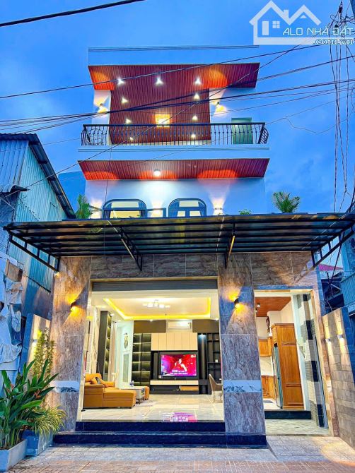 Chủ gửi. Nhà 2 lầu mặt tiền Bờ Kè Mạc Thiên Tích, TP. Cần Thơ. Cách chợ Xuân Khánh 100m