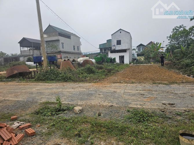 Tái định cư Phú Mãn, 100m2 sổ riêng ô tô tránh, đất làn 2 ngay sau UBND Phú Mãn - 1