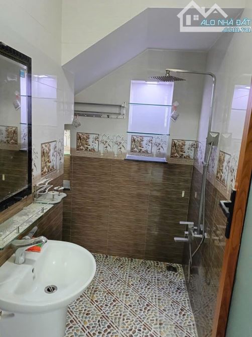 BÁN NHÀ: MẶT TIỀN LŨY BÁN BÍCH VỊ TRÍ ĐẮC ĐỊA - GÓC 2 MẶT TIỀN KINH DOANH - HOẶC CHO THUÊ.