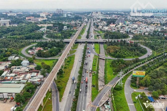 Mặt tiền Xa Lộ Hà Nội P. Tân Hiệp, Biên Hoà. Gần BV ĐN. 18x51m 920m. Giá 28 tỷ.