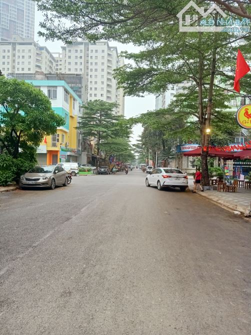 Văn khê trục chính kinh doanh 83m2 5 tầng nhà đẹp chủ cần bán