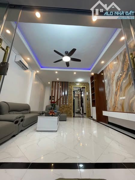 BÁN NHÀ ĐẠI TỪ, HOÀNG MAI, NHÀ ĐẸP DÂN XÂY, 6 TẦNG THANG MÁY, Ô TÔ, 42M2, 8.3 TỶ