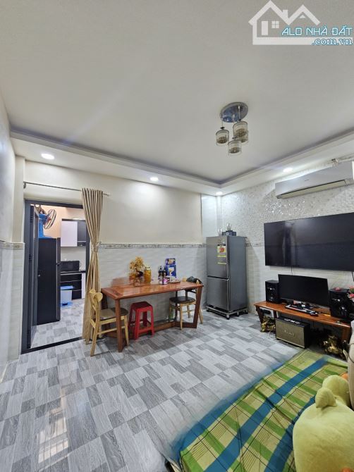 NHÀ MỘT ĐỜI CHỦ GẤP BÁN LO VIỆC GIA ĐÌNH - SÁT BÊN CHỢ CHÓ - HƠN 79M2 - TRUNG MỸ TÂY .