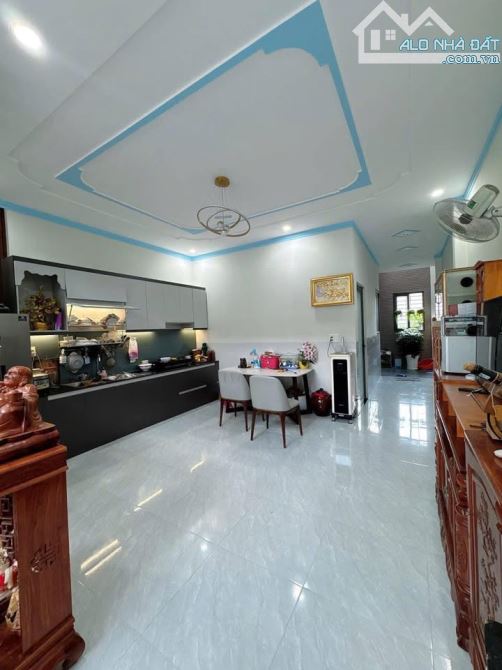 🚗 BÁN GẤP NHÀ ĐẸP 4 TẦNG HẺM XE HƠI KINH DOANH CỐNG QUỲNH 4m x 18.9m = 75.6 m²