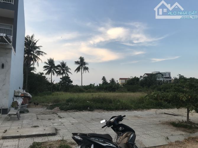 BÁN LÔ ĐÔI MẶT TIỀN LÊ THÁNH TÔN GẦN NGÃ 5 PHƯỜNG NGHĨA CHÁNH TP QUẢNG NGÃI