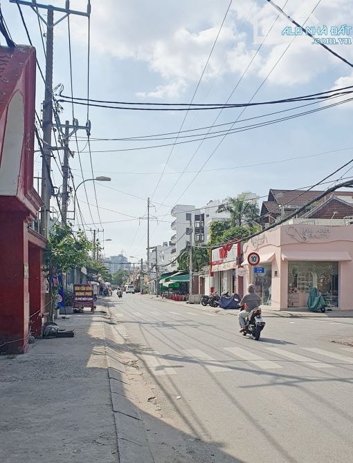 Bán nhà Bùi Minh Trực, tặng nội thất lung linh, ngang gần 5m, chỉ 9 tỷ nhỉnh