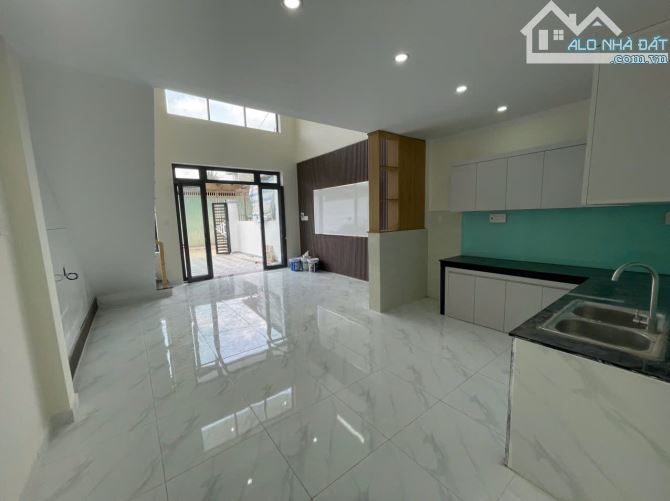 Vỡ nợ chủ bán gấp nhà mặt tiền Phi Trường Giáp Tân Phong