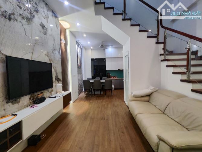 BÁN NHÀ ĐẸP AN NINH TỐT, phường Mễ Trì, Nam Từ Liêm. DT41m2, 5T, MT4.6m, Giá 8.98 Tỷ.