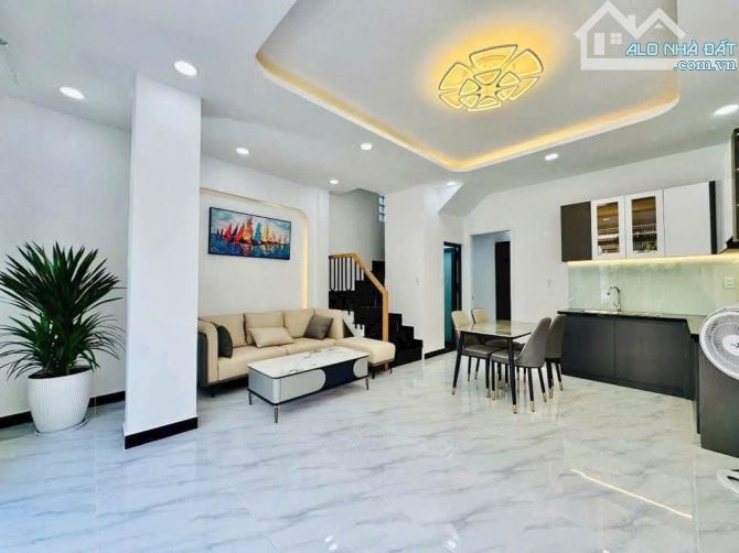 Nhà mới xây đẹp, diện tích 60m², sân để xe rộng, phường 11 Bình Thạnh, giá chỉ hơn 5 tỷ.