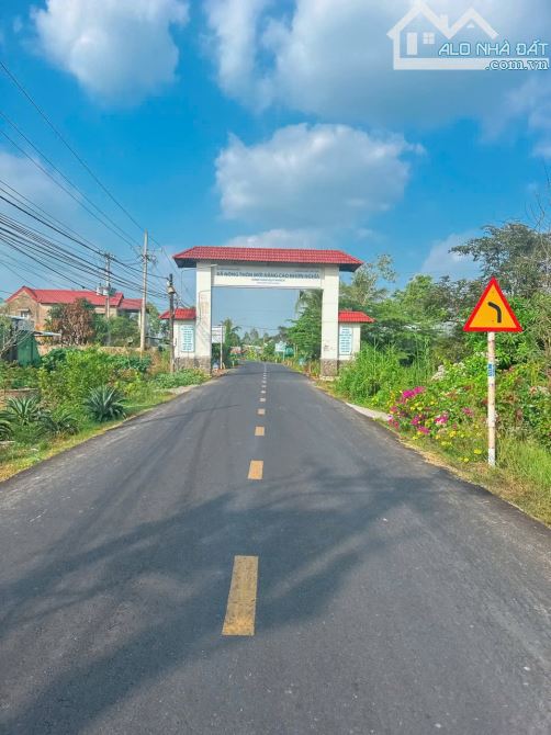 Bán nền rộng xây biệt thự 2 mặt tiền lộ nhựa và sông lớn hậu sau đất