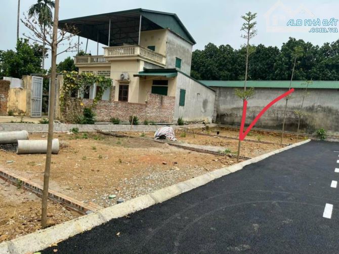 BÁN GẤP LÔ ĐẤT SIÊU HOT - YÊN MỸ  61,6 m,Mt 7,5 m, ôtô đỗ tận đất