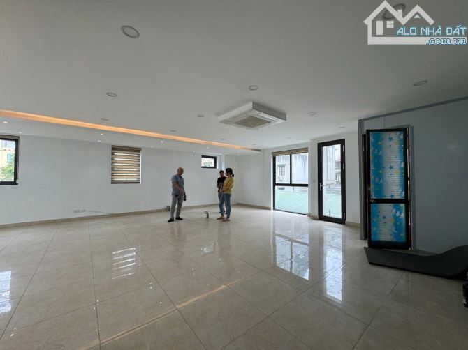 Cho thuê mb làm văn phòng Đường Láng-Đống Đa Dt: tầng 3 x 200m  Phù hợp làm vp,