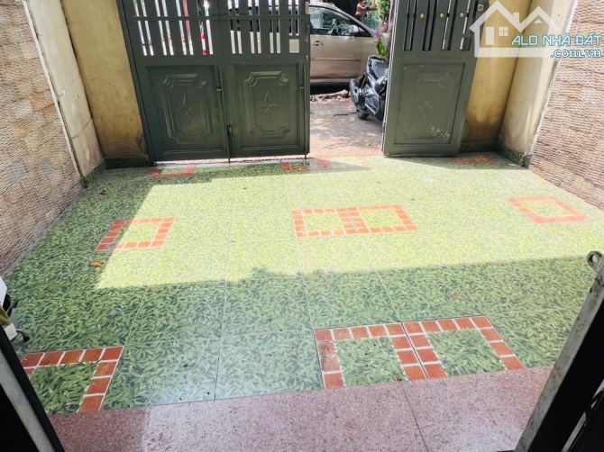 Bán gấp nhà đẹp ở ngay MT khu đường số 84 Cao Lỗ, he hơi ngủ nhà, 80m2, 4T, SHR.
