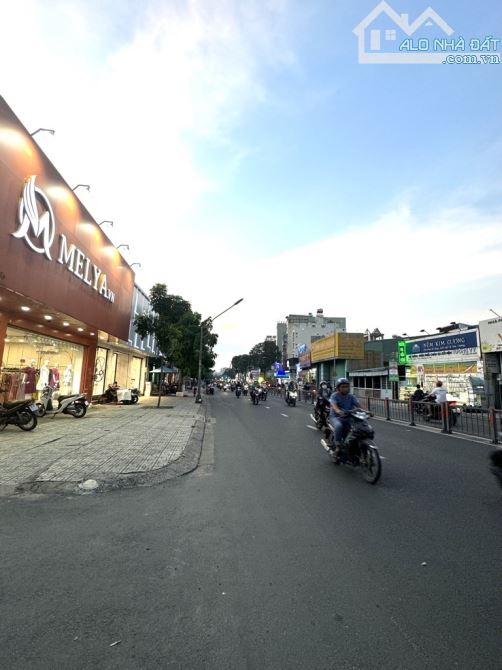 SIÊU VỊ TRÍ - 2 MẶT TIỀN KINH DOANH QUANG TRUNG - PHÙ HỢP KHÁCH MUA XÂY MỚI TÒA BUILDING