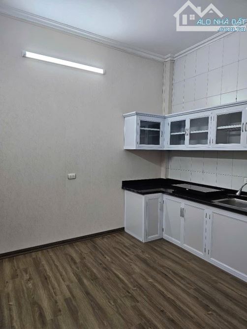 Cho thuê nhà Phố Bạch Đằng 8 Triệu, 20m2, 3.5 tầng, 2 ngủ, 8Tr - KD online, ở gđ, nhóm