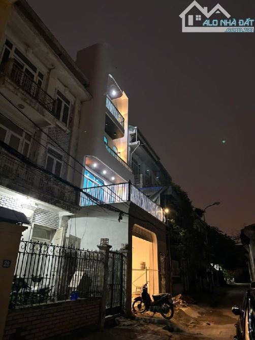 +B.án n.hà ĐẸP ĐỨC GIANG-16.5 tỷ -PL LK-KHU VỰC ĐANG PHÁT TRIỂN CHÓNG MẶT DT95m2 × 4Tx