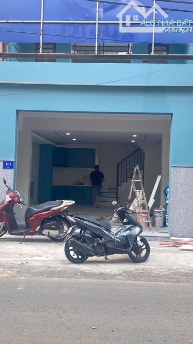 GẤP BÁN NHÀ MẶT TIỀN KD NGAY CHỢ TÂN HƯƠNG 43M2(5,3m X 8,15m)4PN 3WC GIÁ CHỈ 8 TỶ 200 TL