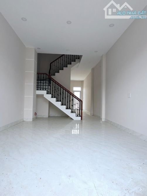 Nhỉnh 4 tỷ- 68m²- Nhà 2 tầng mới- HXH- Gần Ga Metro- Q9