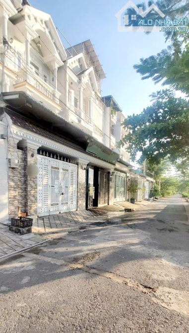 Nhà 3 tầng (6x16) đường ô tô gần Phú Mỹ Hưng