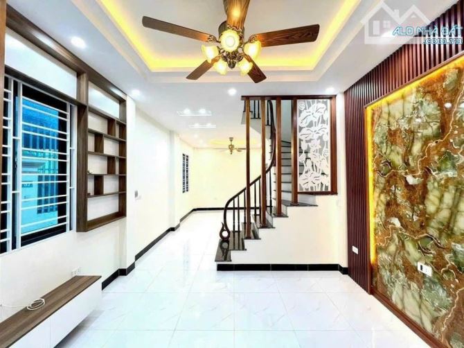 Bán nhà Lại Yên, Hoài Đức. Căn góc 43m2 đơn lập 2 mặt thoáng. Cạnh Chợ, sau trường Mầm Non