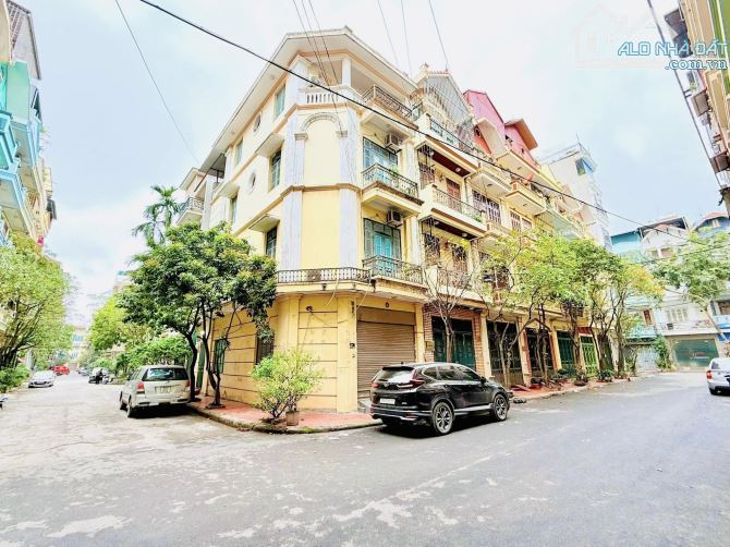 BÁN NHÀ NGUYỄN CẢNH DỊ .  ĐẠI KIM . PHÂN LÔ . . NHÀ 4 TẦNG MT 4.5 M . GIÁ 17.7 TỶ