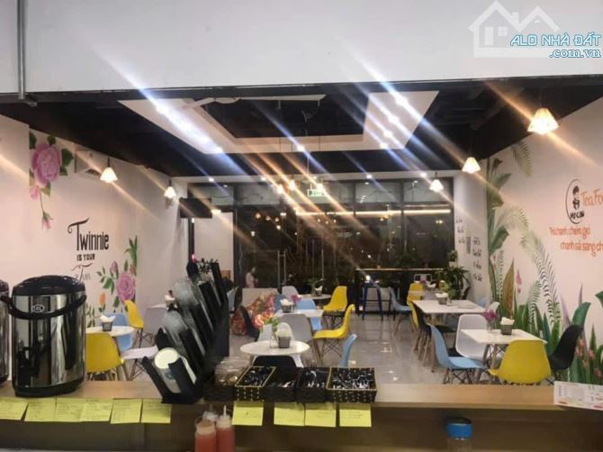 Cô em nhờ bán gấp shophouse vị trí đẹp - mặt tiền rộng - kinh doanh tốt-