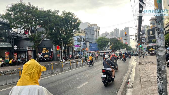 Bán nhà 519 Nguyễn Thị Thập, Quận 7, dt 8,5x21,5m, cấp 4 giá 90 tỷ