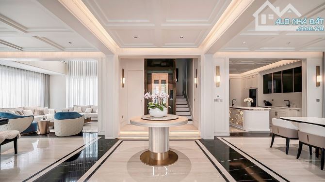 Bán nhà mặt phố Cầu Giấy, 45m2, nhà mới, full nội thất, vỉa hè trước sau, hơn 30 tỷ.
