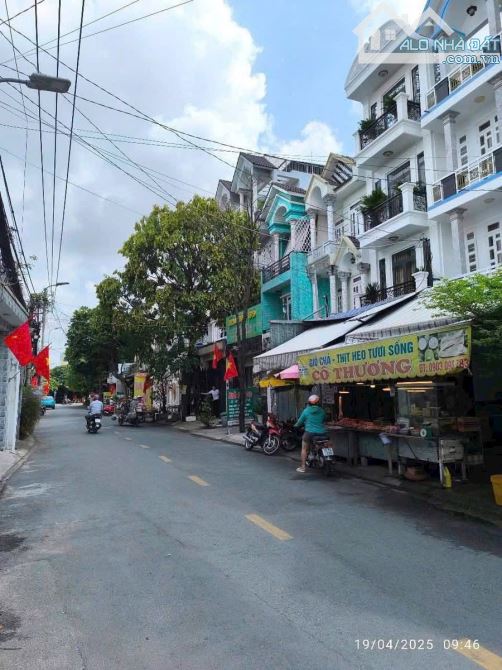 Nhà bán dt 76m2 đúc 4 tầng mặt tiền đường 10m khu heo vàng giá 7ty590.