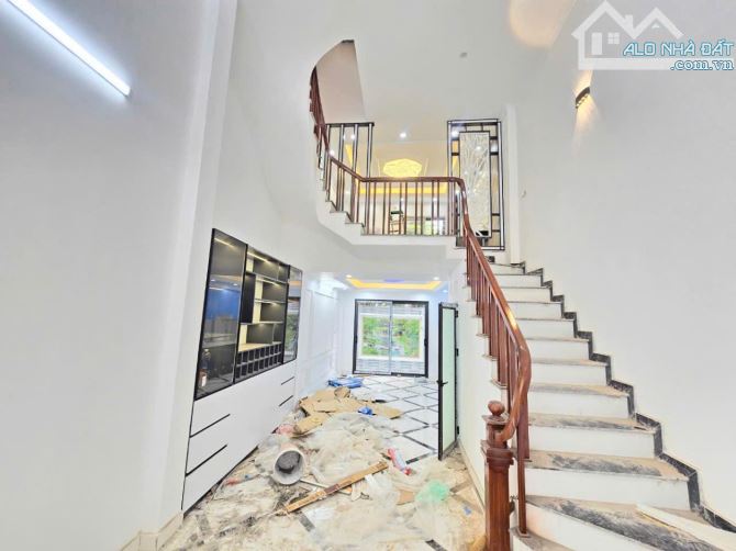Bán Nhà Tứ Hiệp 52m 5 t thiết kế đẹp full nội thất gần ô tô ,tiện ích sẵn có giá 7.45 tỷ