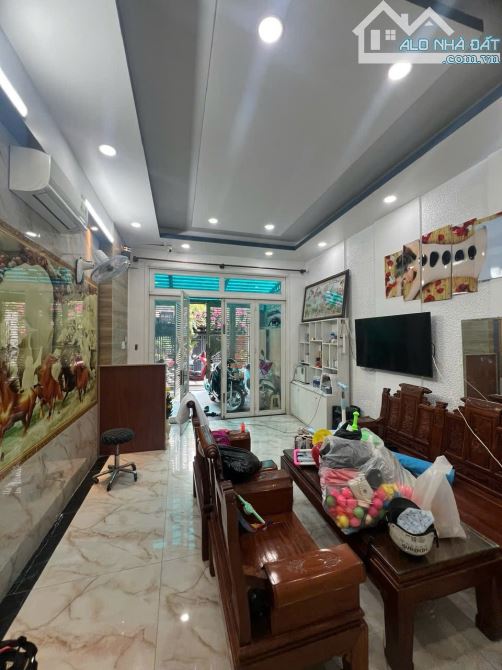 Bán gấp nhà đẹp đúc 3 tầng 4x17 hẻm xe hơi 5m đường Võ Văn Vân Bình Chánh
