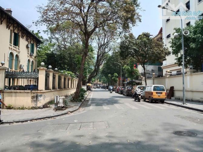 Bán Nhà  2 Tầng, phố Cổ Đặng Thái Thân, Hoàn Kiếm , diện tích 35m, mặt tiền gân 4 m, tài