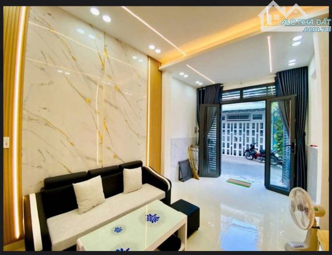 Nhà ngay trường tiểu học lê hoàn thống nhất gò vấp giá 4,68 tỷ