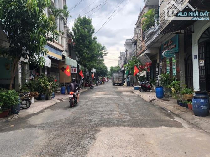 Bán Dãy Trọ 2 Lầu Gồm 12P trọ ở KDC 434, ngay cổng sau KCN Visip