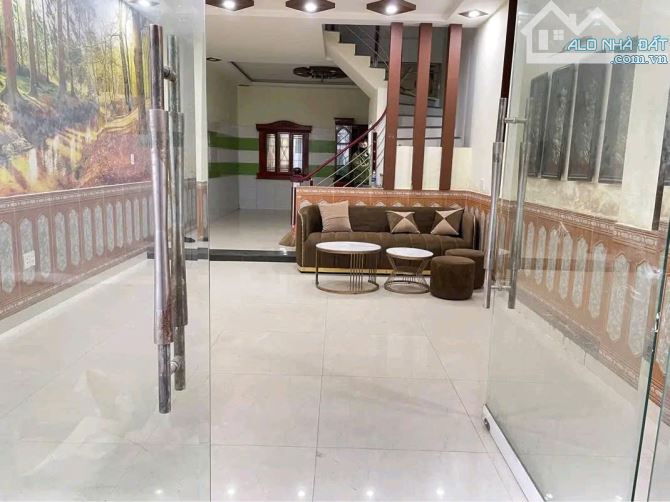 Cho thuê nhà riêng 193 Văn Cao - 4 phòng ngủ đầy đủ đồ - ô tô đỗ cửa