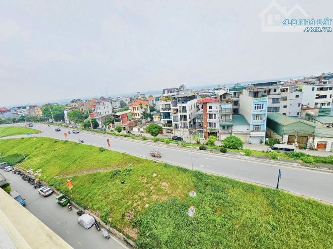 Bán tòa nhà mặt phố Ngọc Thụy; lô góc; 234m2*Mt9m*8T; thông sàn kinh doanh; giá 68 tỷ
