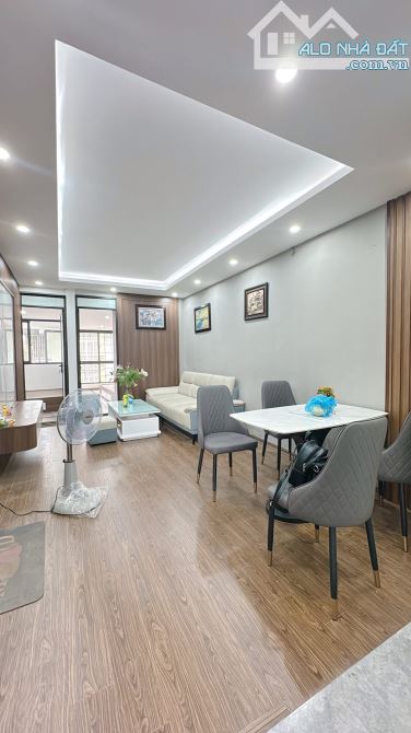 Bán nhà tt tầng 3 siêu đẹp 3pn rộng 90m2 cầu giấy nhỉnh 3 tỷ