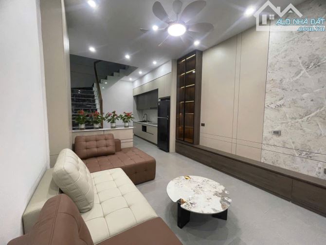 NHÀ ĐẸP GIÁ HỜI VIỆT HƯNG LONG BIÊN, GẦN PHỐ, 45M2 - 5T CÓ 6.X TỶ