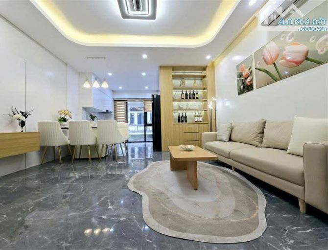 CỰC PHẨM NHÀ MỚI VIỆT HƯNG LONG BIÊN, GARA Ô TÔ, KINH DOANH, TM, NỘI THẤT XỊN, GIÁ KHÓ TIN