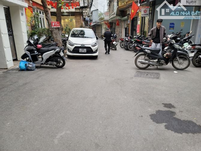 Bán Nhà Chùa Bộc 63m2, 4 Tầng. Oto Tránh, Hai Thoáng 15.7 Tỷ