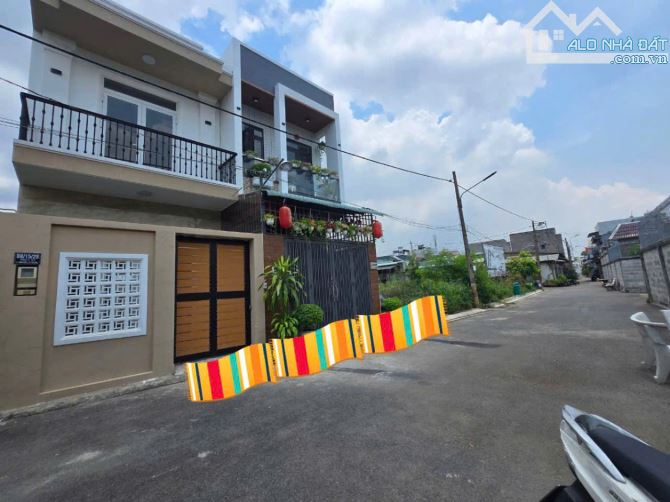 BÁN NHÀ QUẬN 9, NHÀ MỚI ĐẸP 2TẦNG DT68M, XE HƠI 2LÀN, CHỈ NHỈNH 4TỶ TL, PHƯỜNG LONG BÌNH.