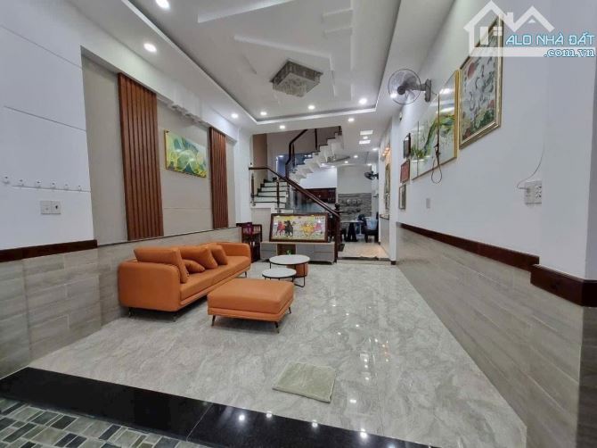 Bán nhà HXH NGỦ TRONG PHÒNG Đoàn Thị Điểm PN, 4 tầng, sổ vuông A4, nhỉnh 11 tỷ