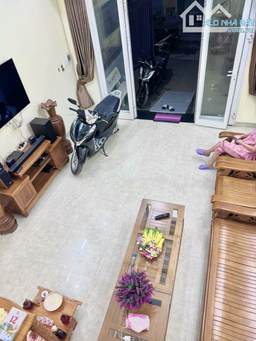 NHÀ RỘNG 134M2 NGANG 5M BỀ THẾ - DÒNG TIỀN ỔN ĐỊNH - VỊ TRÍ VÀNG QUẬN 7