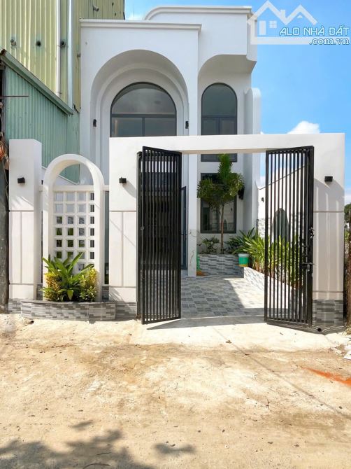 Nhà Phố 2 Mặt Tiền Giá Tốt Giáp Hóc Môn